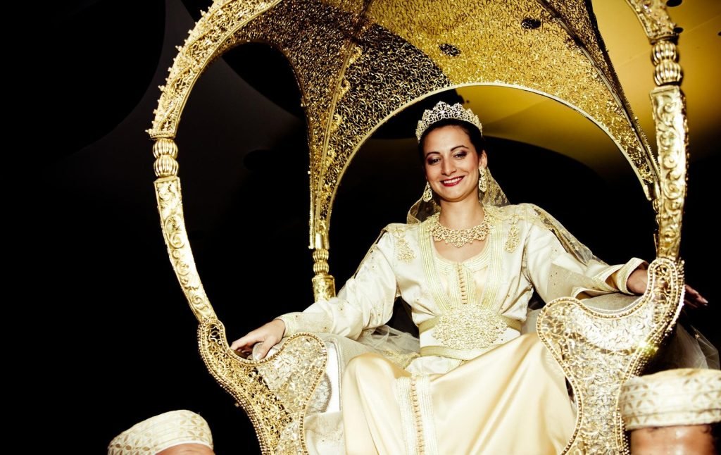 Moroccan-wedding-bride-on-the-throne-haamaria-1024x646